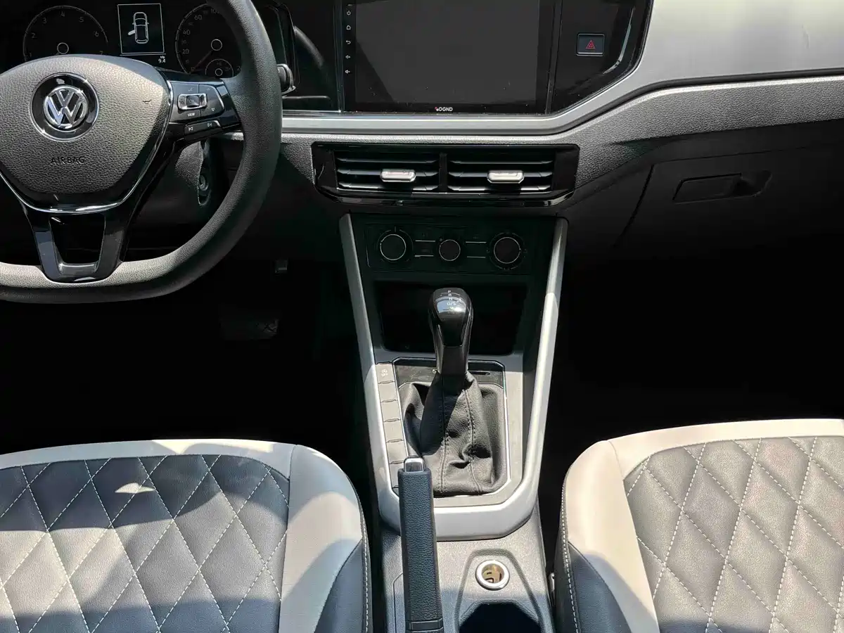Volkswagen Polo 2019 Plus 1.5L Automatic Colorful Tech Edition фото 24