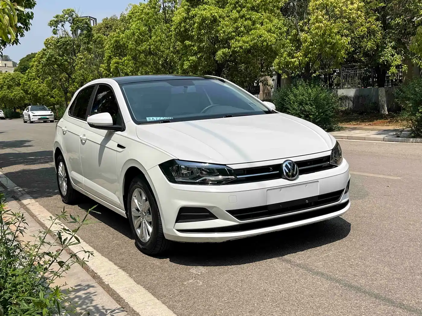 Volkswagen Polo 2019 Plus 1.5L Automatic Colorful Tech Edition фото 3