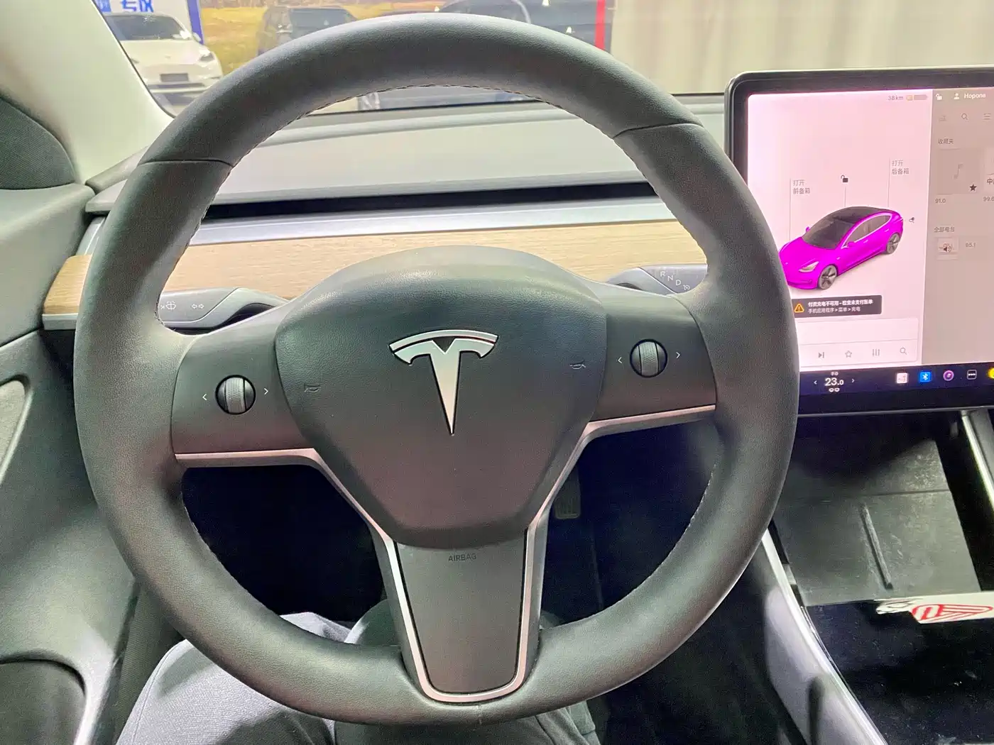 TESLA MODEL 3