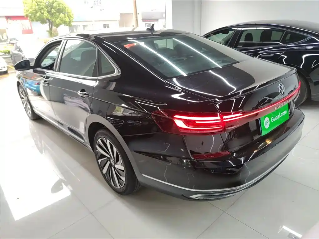 Volkswagen Passat 2022 330TSI Luxury Edition фото 5