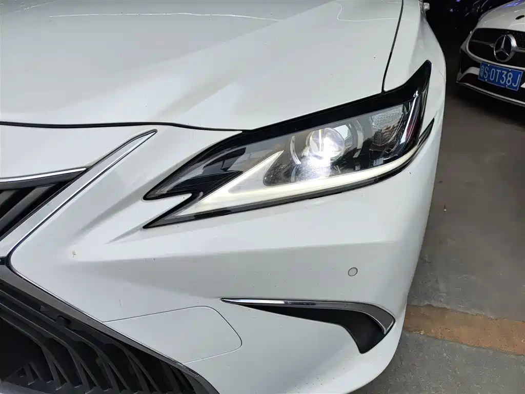 Lexus ES 2018 200 Excellence Edition China V фото 18