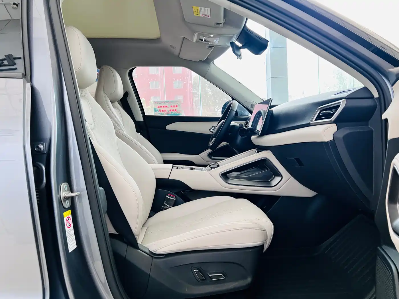 BYD Yuan UP 2024 401KM Surpass Edition фото 16