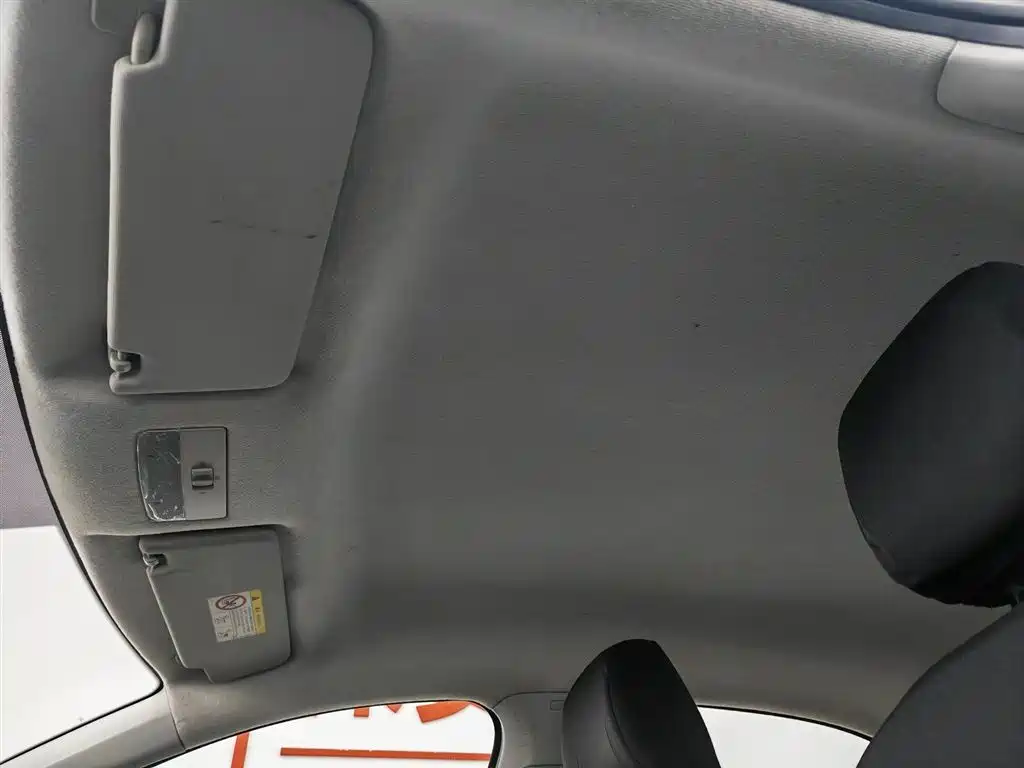 Volkswagen Jetta 2015 1.6L Manual Trend фото 14