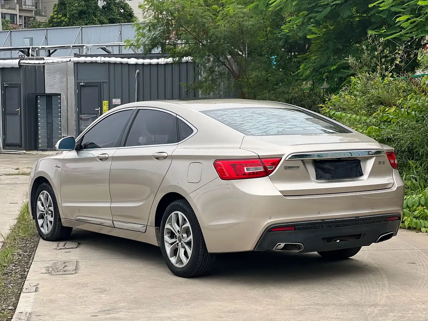 Фото 8 - Geely Borui