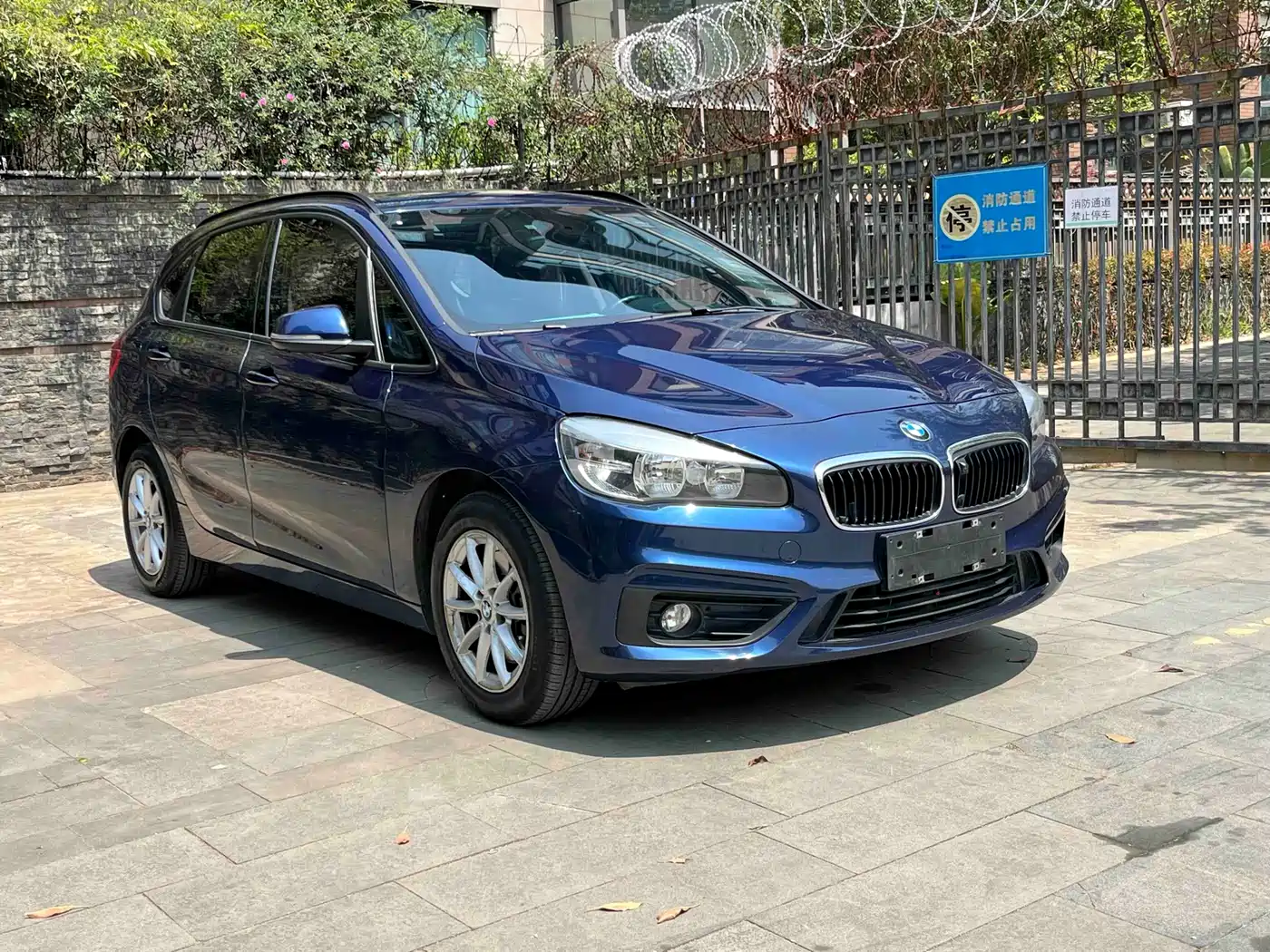 BMW 2 Series Touring 2016 218i Fashion Model фото 3