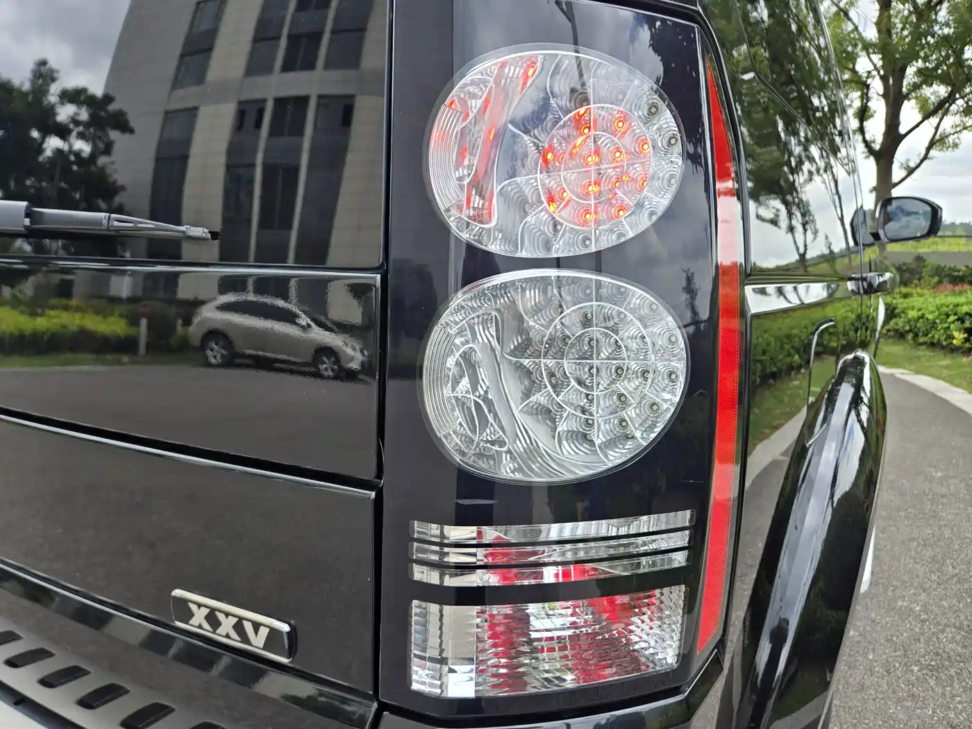 Land Rover Discovery 2014 3.0 SC V6 XXV Edition фото 19