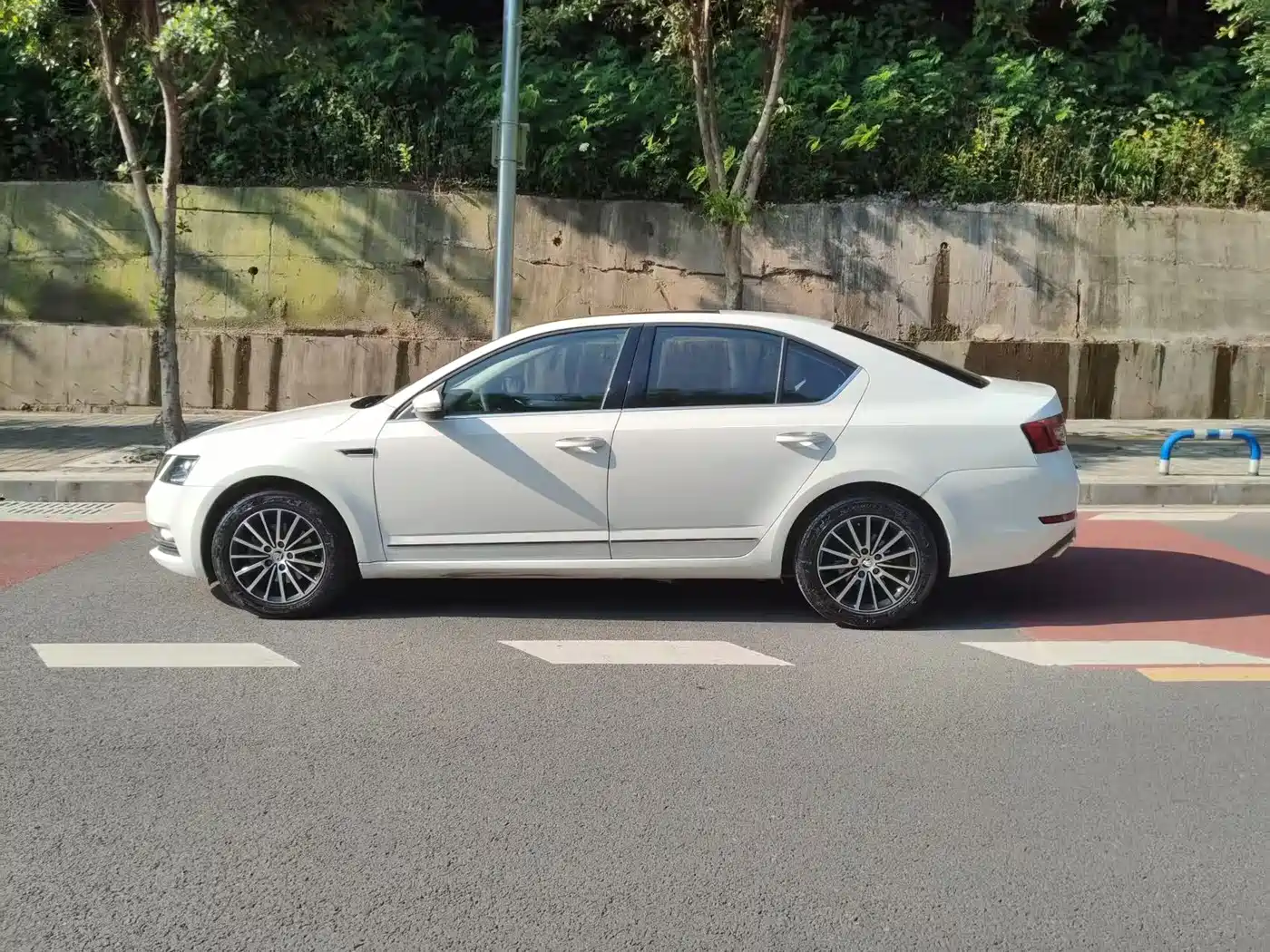 Škoda Octavia 2019 1.5L Automatic Smart Luxury China VI фото 2