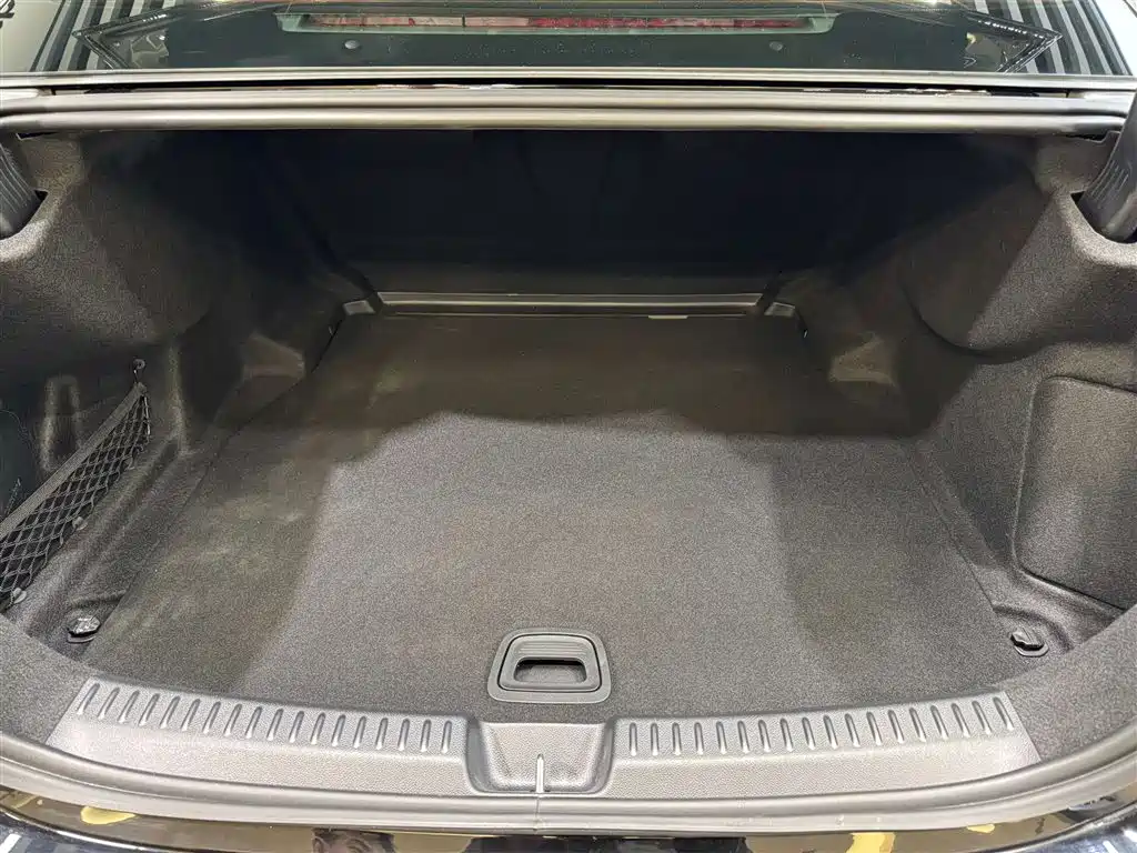Mercedes-Benz E-Class 2024 Model E 300 L Luxury фото 25