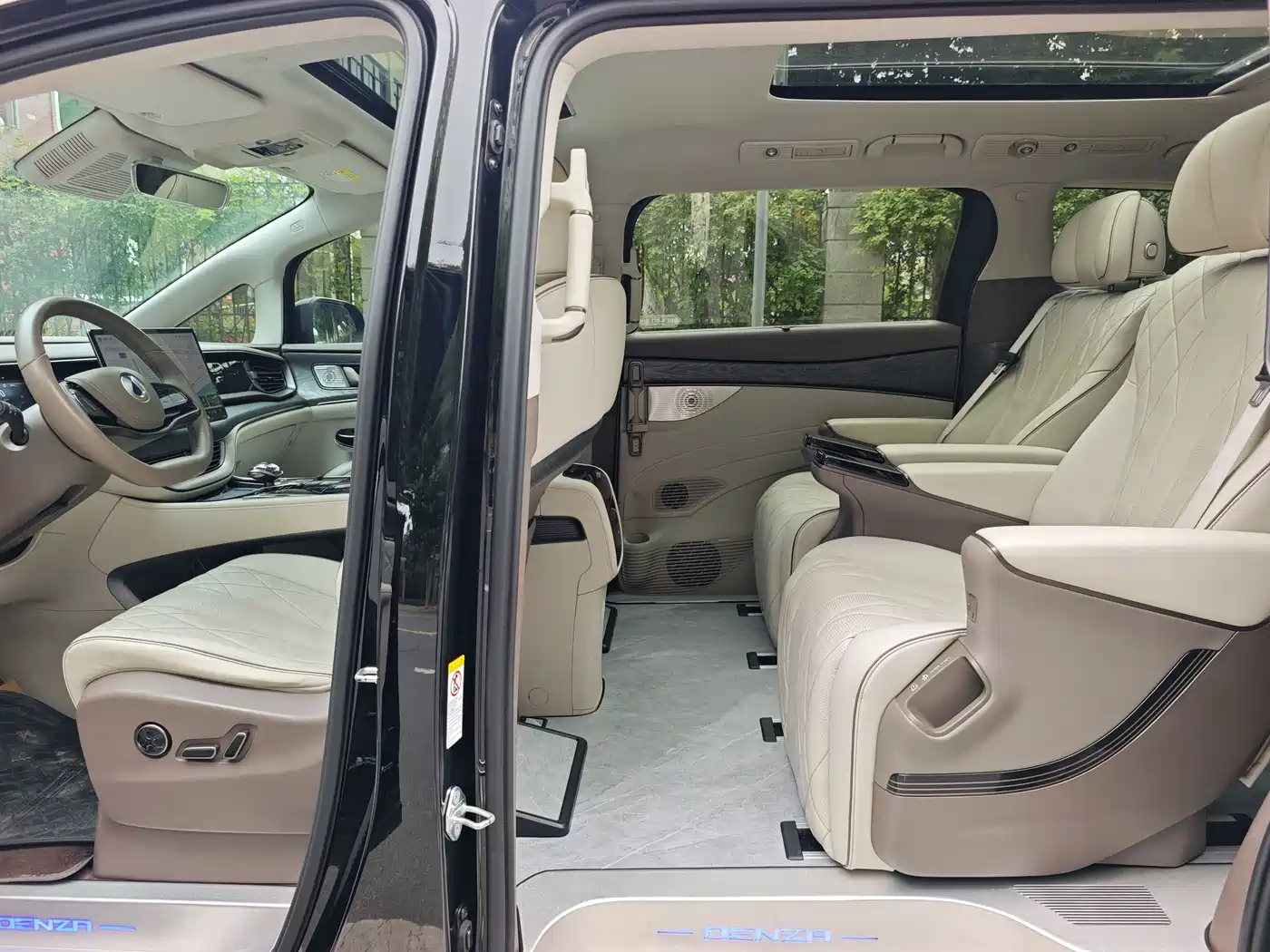 Denza D9 2022 DM-i 1040 Premium фото 6