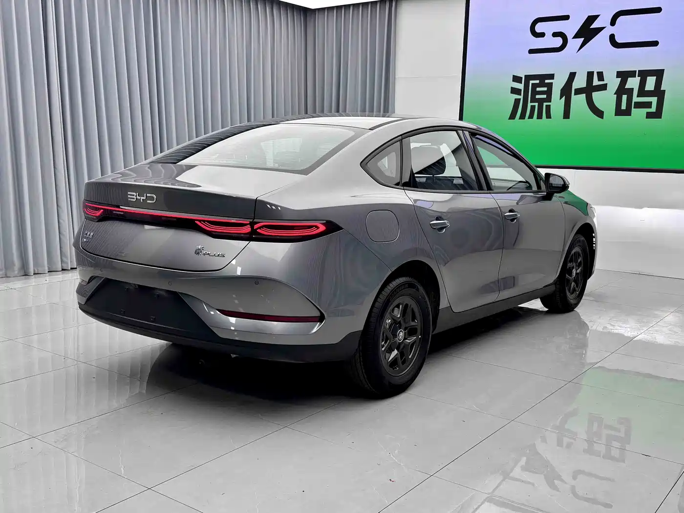 BYD Qin PLUS 2026 DM-i 128KM Progressive фото 13