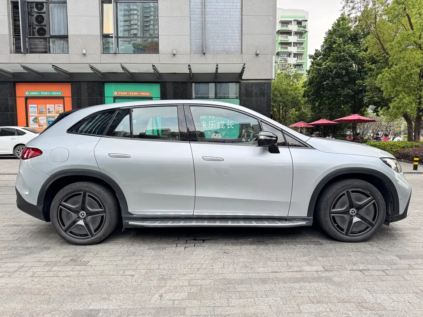 MERCEDES-BENZ EQE SUV