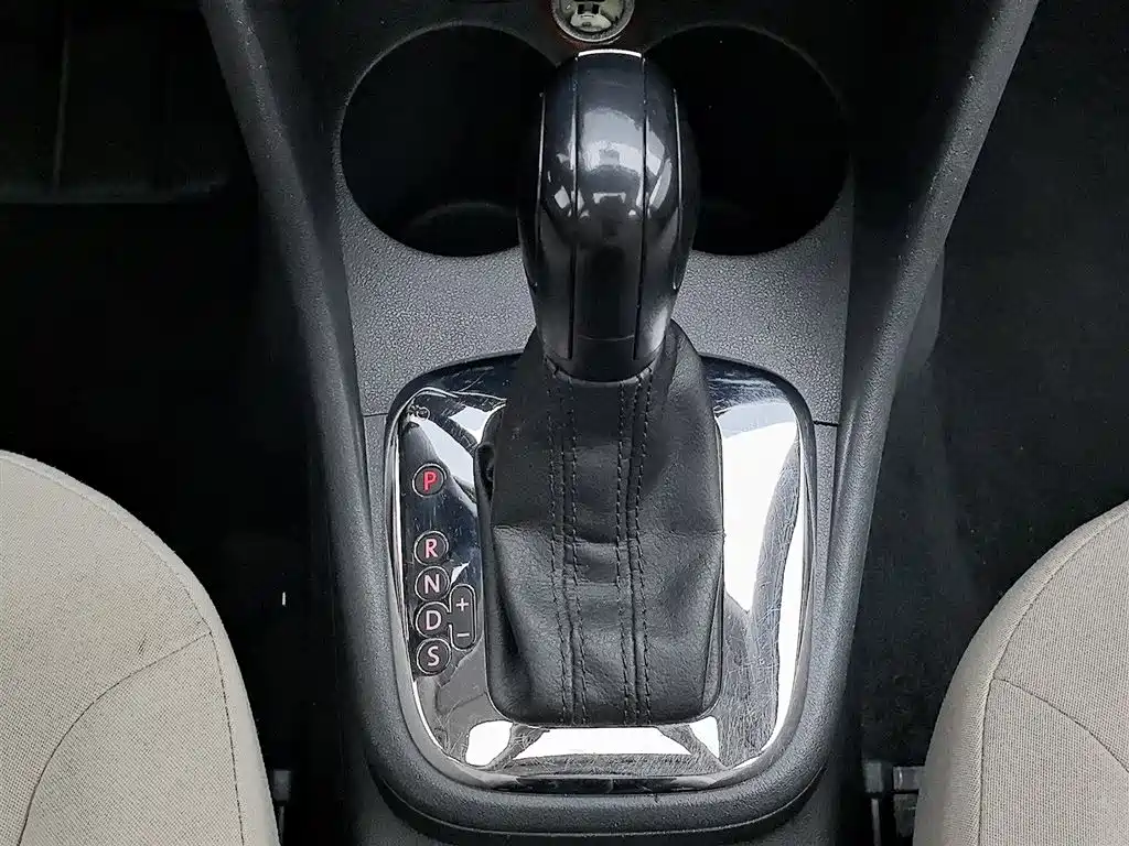 Volkswagen Polo 2013 1.6L Automatic Comfort Edition фото 13