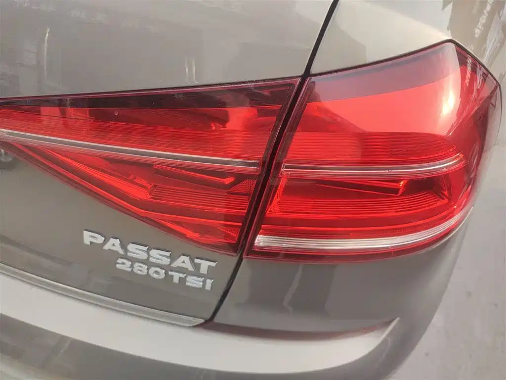 Volkswagen Passat 2017 280TSI DSG Prestige фото 8