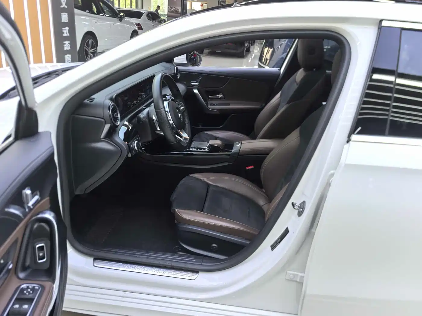 Mercedes-Benz A-Class 2020 A 200 L Sport Sedan фото 4