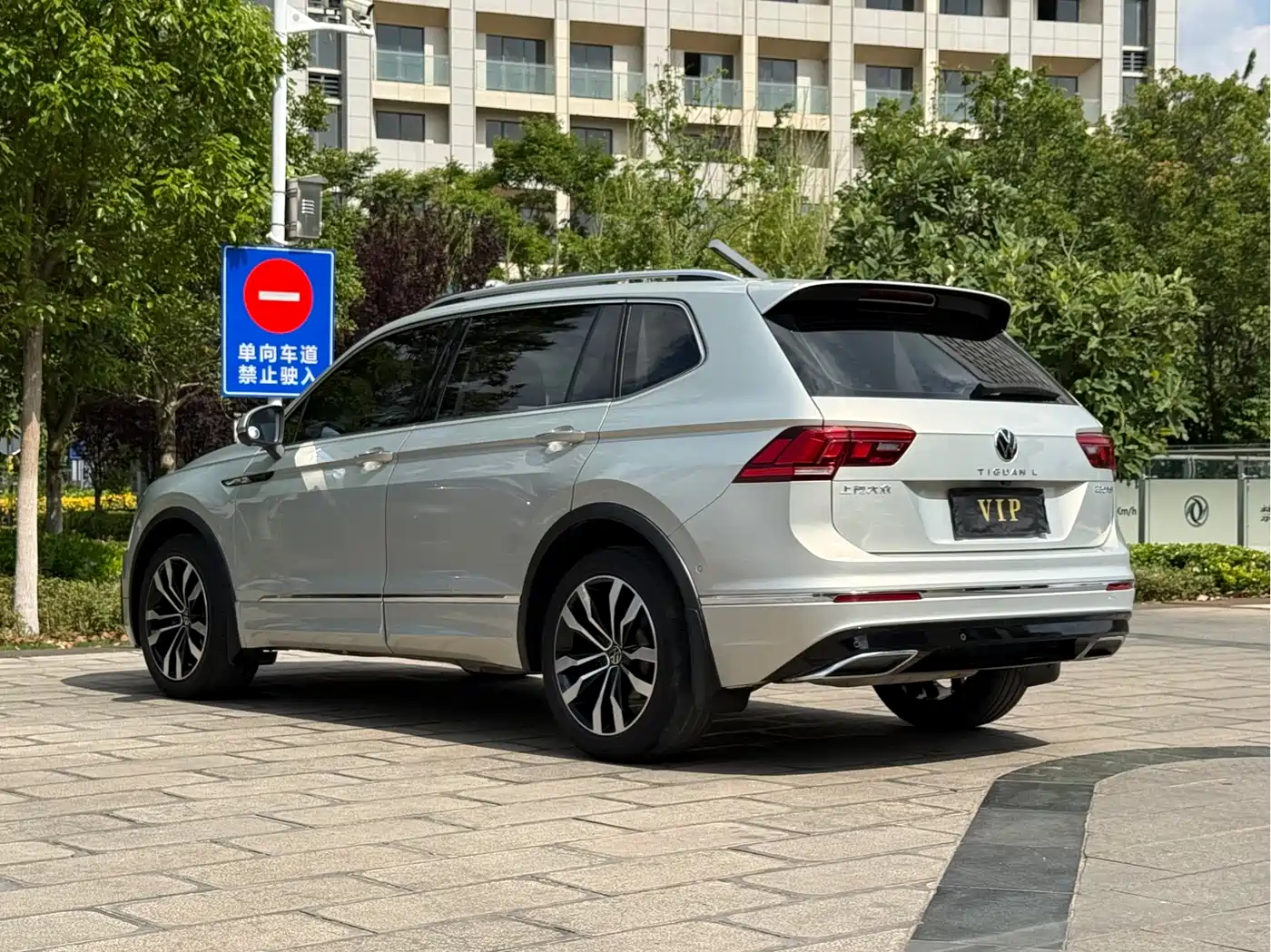 Volkswagen Tiguan L 2021 330TSI Automatic 2WD R-Line Premium фото 9