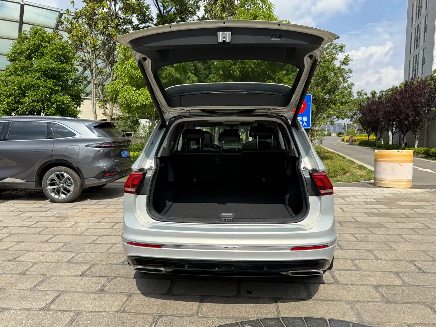 Volkswagen Tiguan L 2021 330TSI Automatic 2WD R-Line Premium фото 29