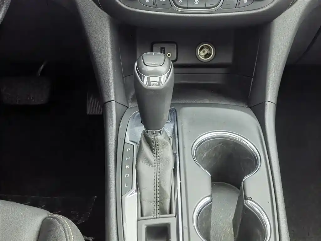 Chevrolet Equinox 2018 550T Automatic 4WD Pioneer Edition фото 13