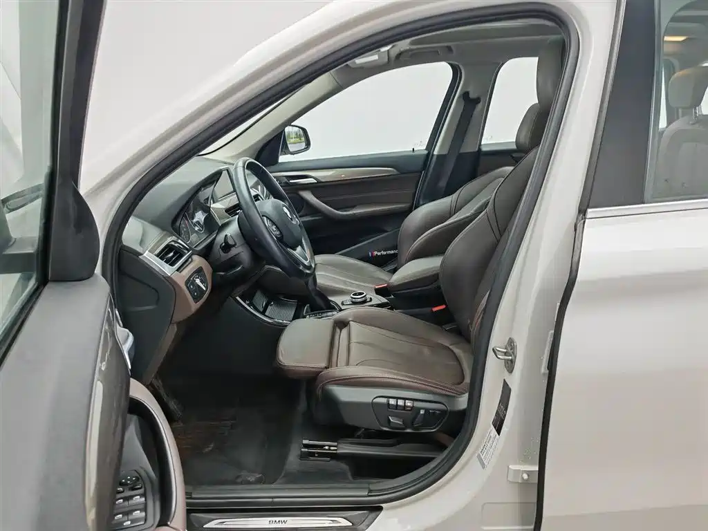 BMW X1 2018 sDrive18Li Premium Model фото 10