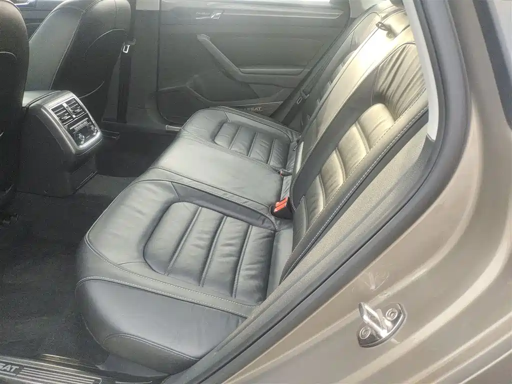 Volkswagen Passat 2017 280TSI DSG Prestige фото 17