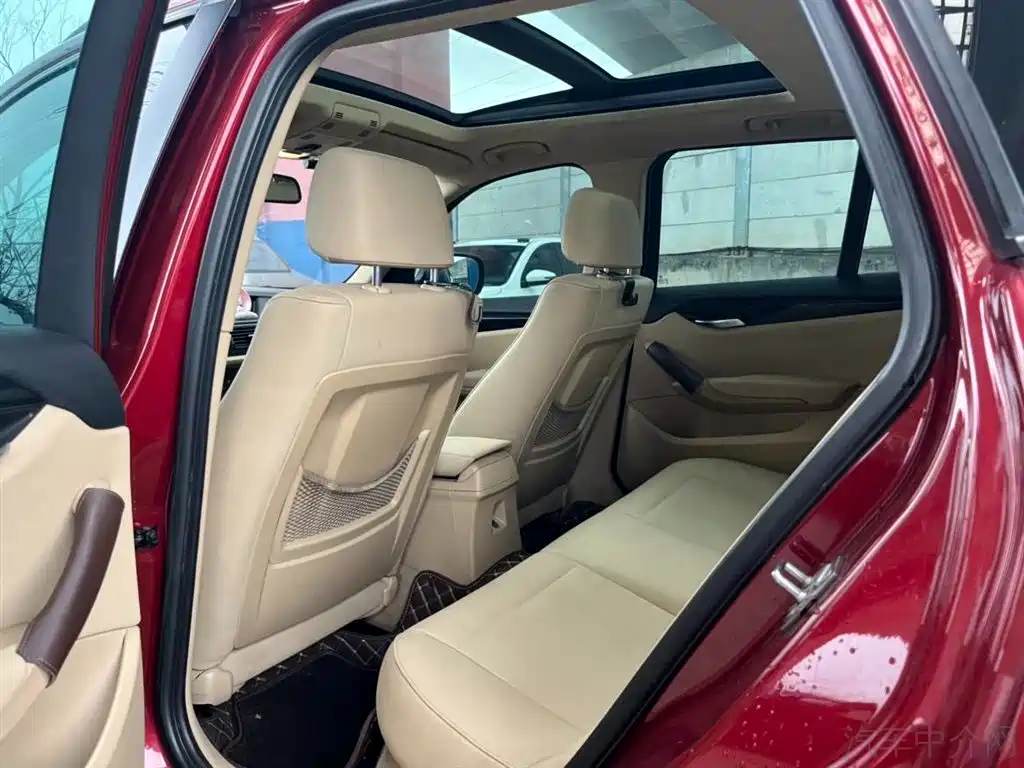 BMW X1 (Import) 2012 sDrive18i Luxury фото 8