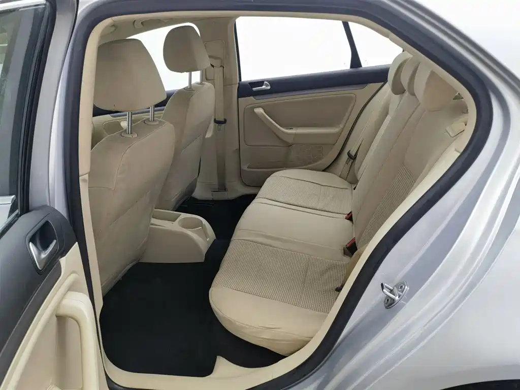 Volkswagen Sagitar 2011 1.6L Manual Comfort фото 15