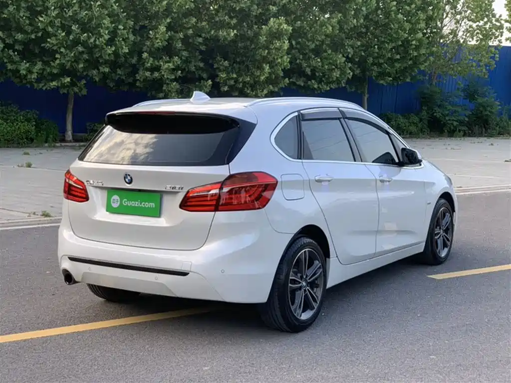 BMW 2 Series Touring 2018 218i M Sport Package фото 10