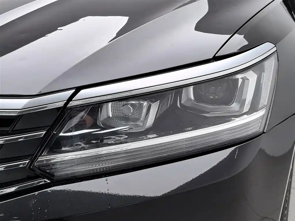 Volkswagen Passat 2017 280TSI DSG Elegance фото 7