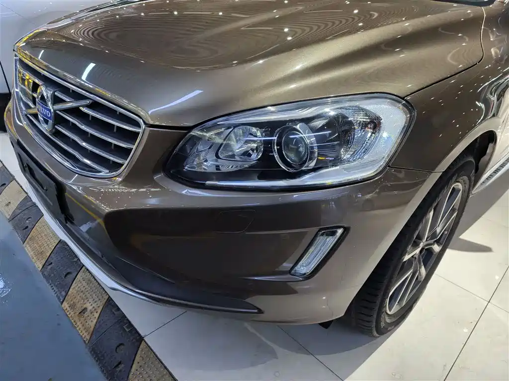Фото 24 - Volvo XC60