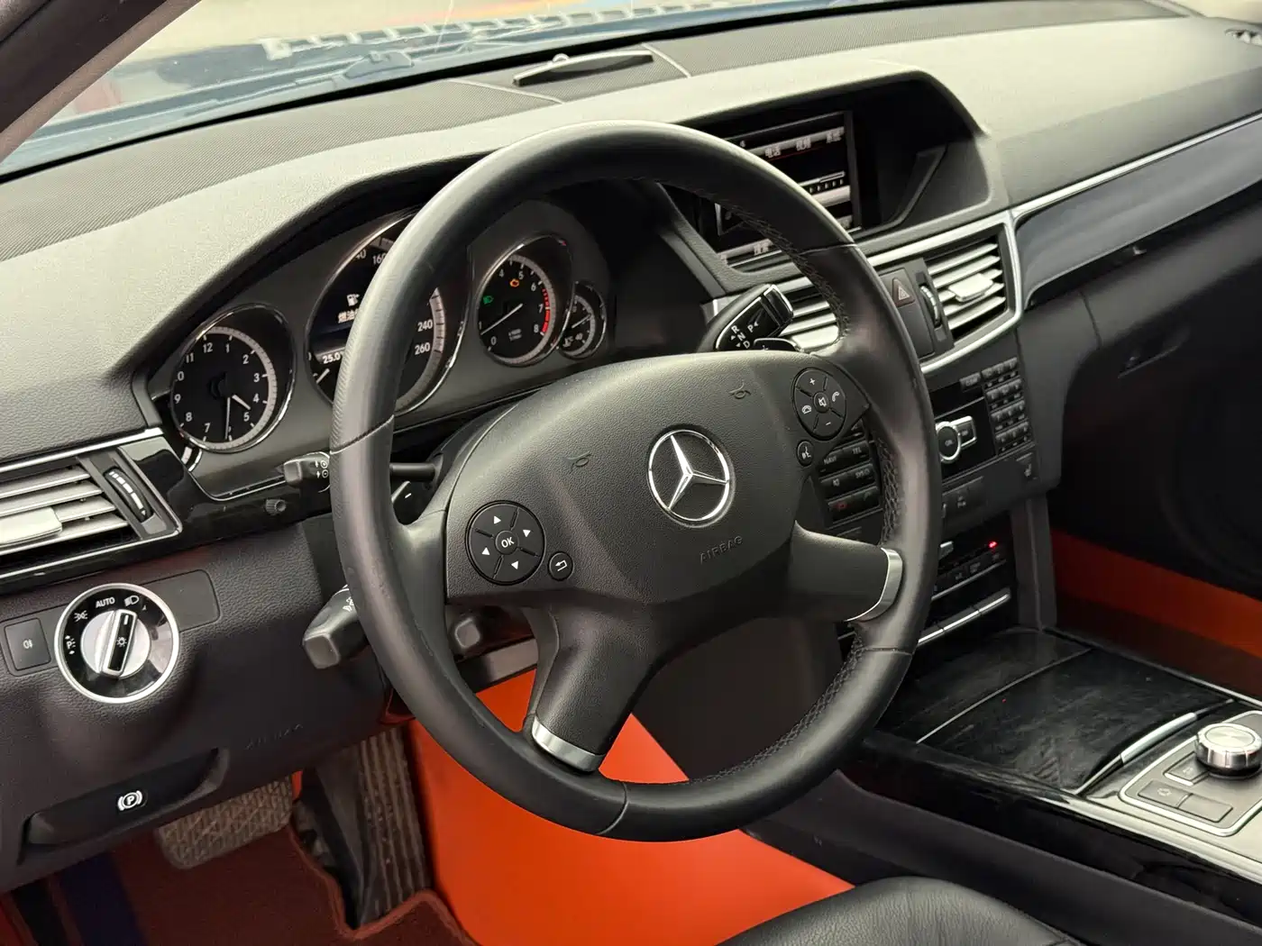 Mercedes-Benz E-Class 2013 Model E 260 L CGI Fashion фото 6