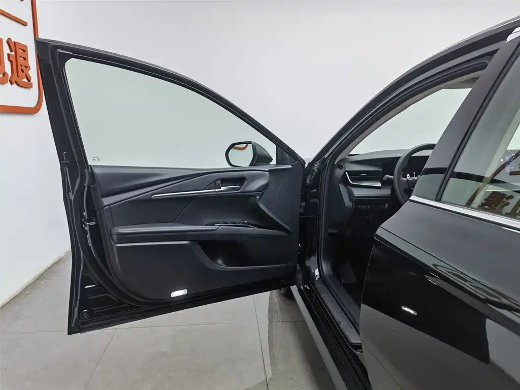 Toyota Camry 2024 2.0E Elite Edition фото 8