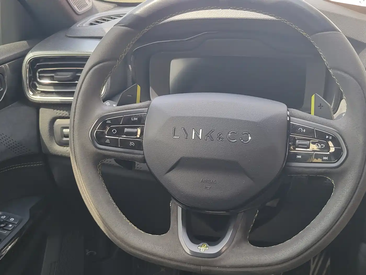 Lynk & Co 03 2020 03+ 2.0TD Auto Wind Hunter Edition фото 8