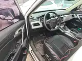 Фото 16 - Geely Atlas