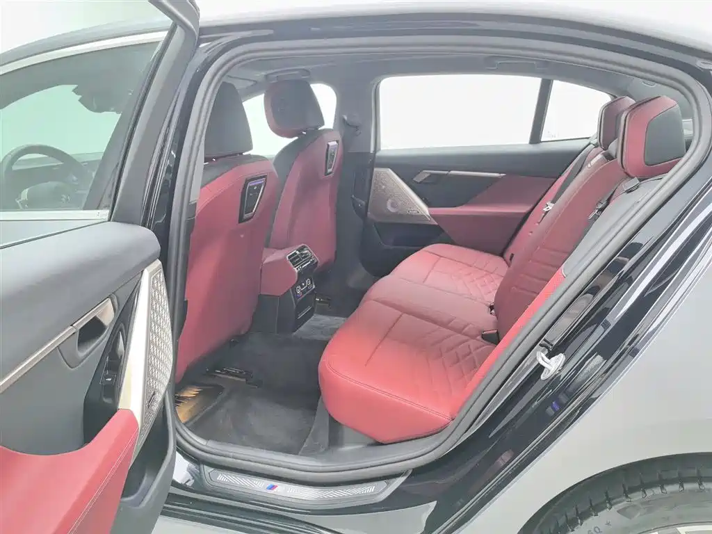 BMW 5 Series 2025 530Li Premium M Sport Package фото 15