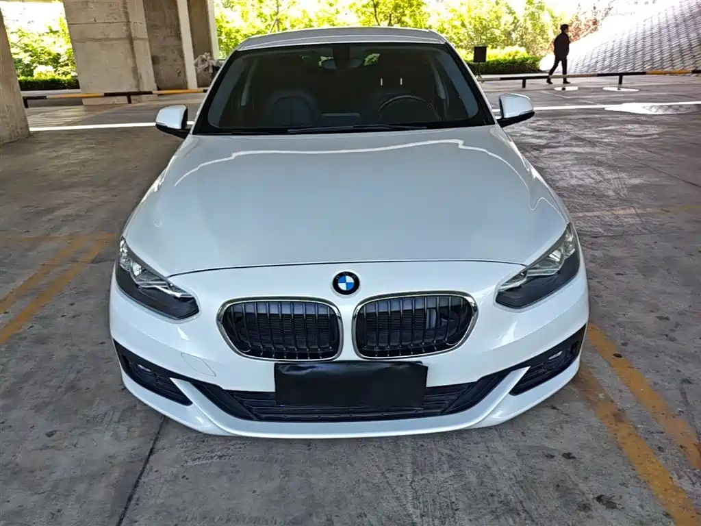 BMW 1 Series 2018 118i Fashion Edition фото 3