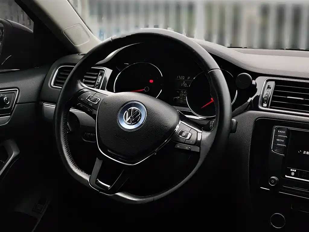 Volkswagen Sagitar 2018 1.6L Automatic Comfort фото 14