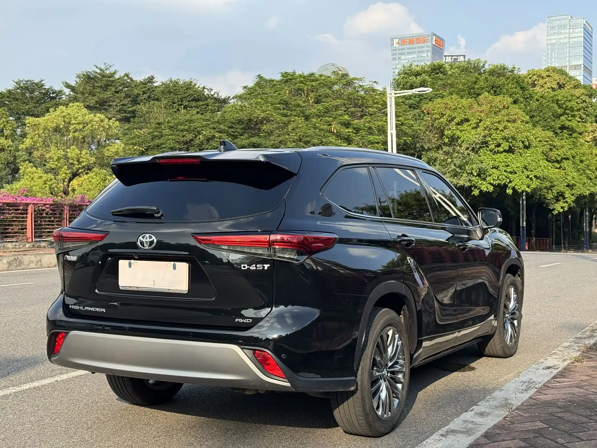 Photo 7 - Toyota Highlander