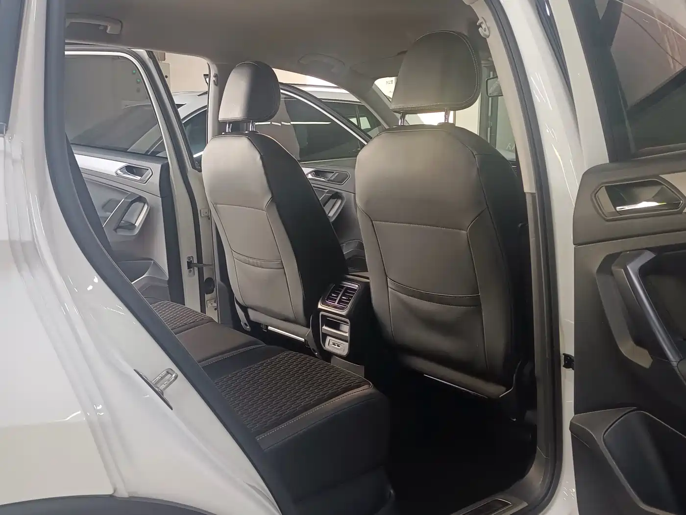 Volkswagen Tiguan L 2021 280TSI Automatic 2WD Smart фото 9