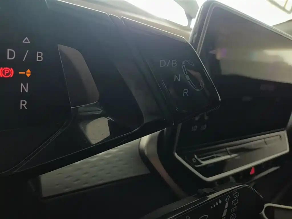 Volkswagen ID.6 X 2021 Facelift Pure+ Pure Long Range Version фото 14