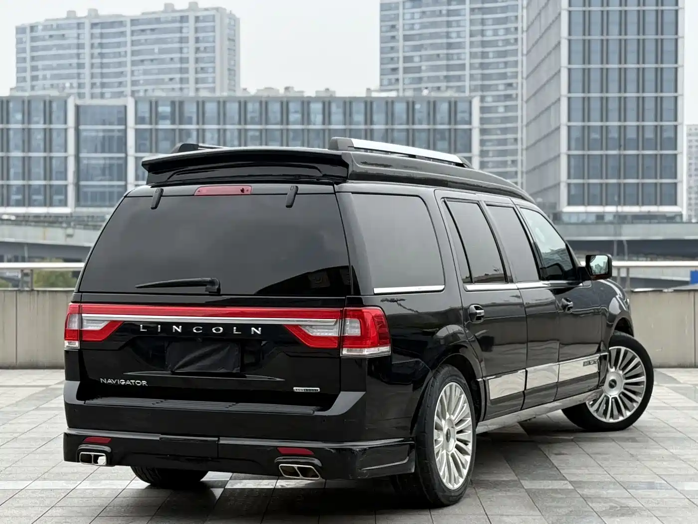 Lincoln Navigator One фото 14