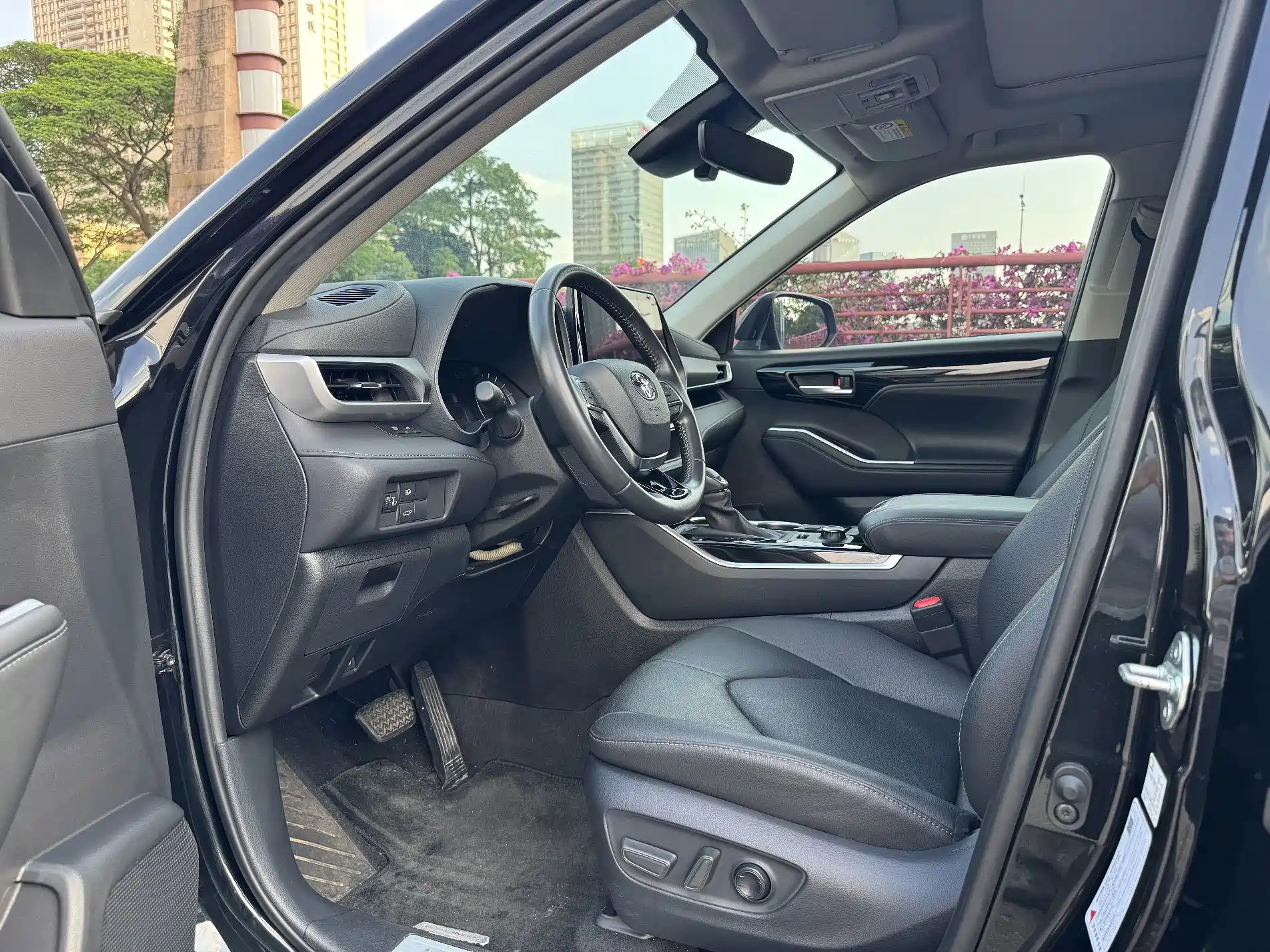 Photo 21 - Toyota Highlander