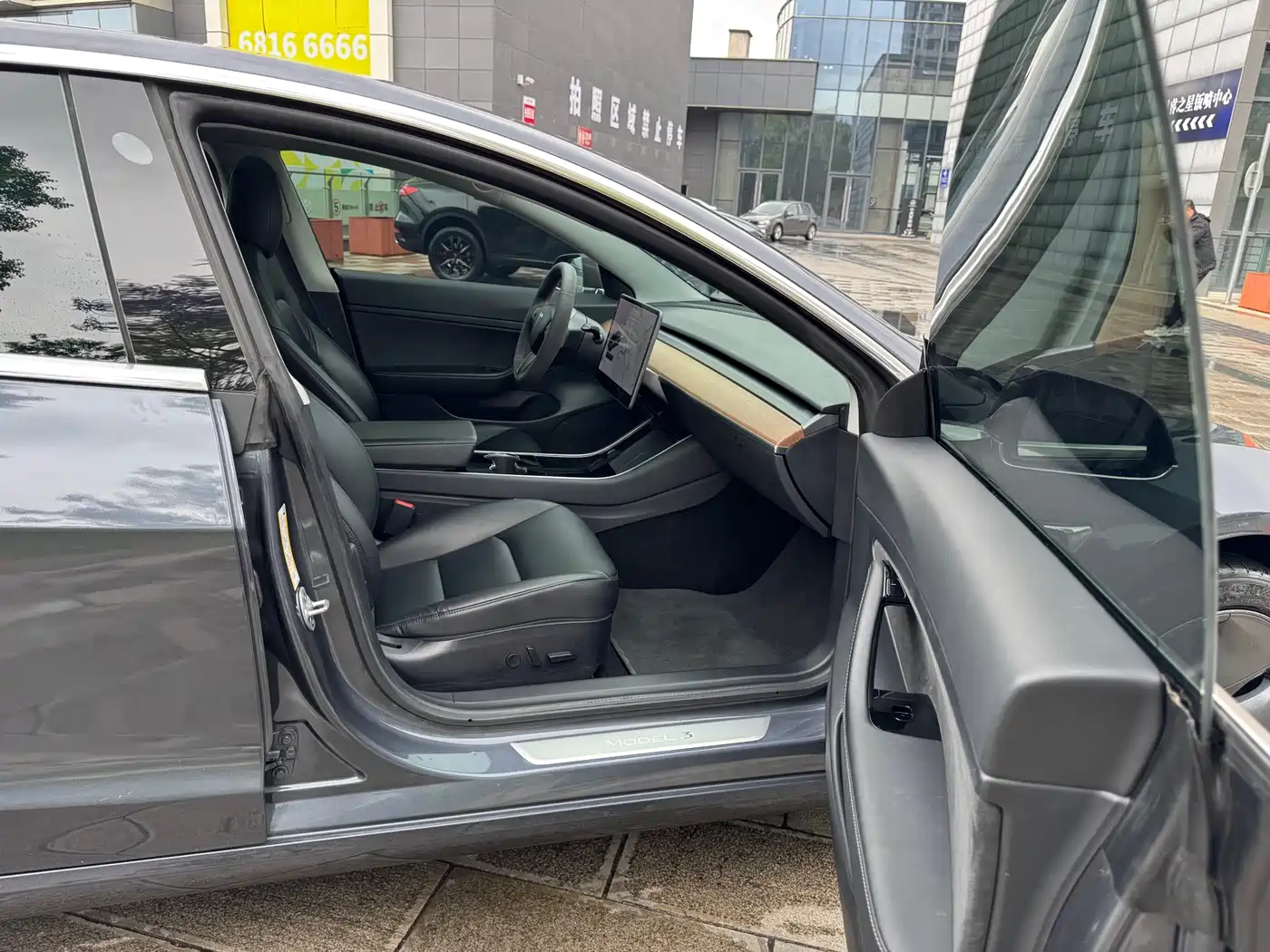 TESLA MODEL 3