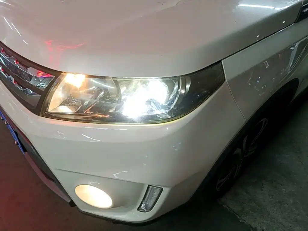 Фото 24 - Suzuki Vitara