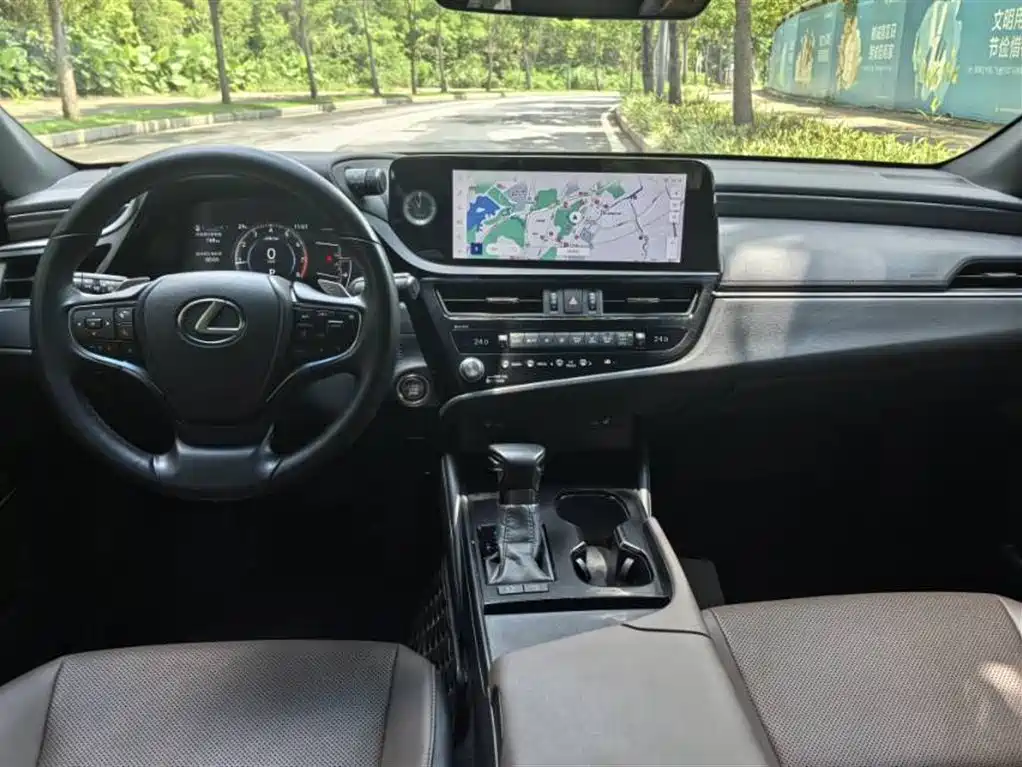 Lexus ES 2023 200 Excellence Edition фото 11