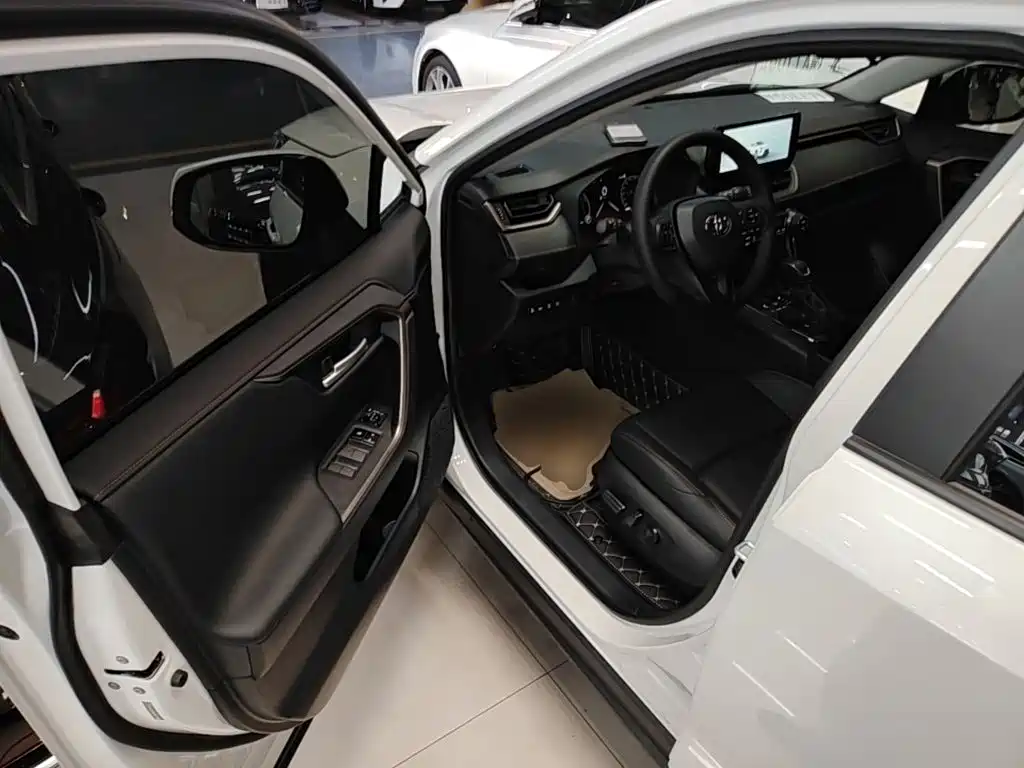 Toyota Wildlander 2025 2024 Hybrid 2.5L E-CVT FWD Luxury PLUS Edition