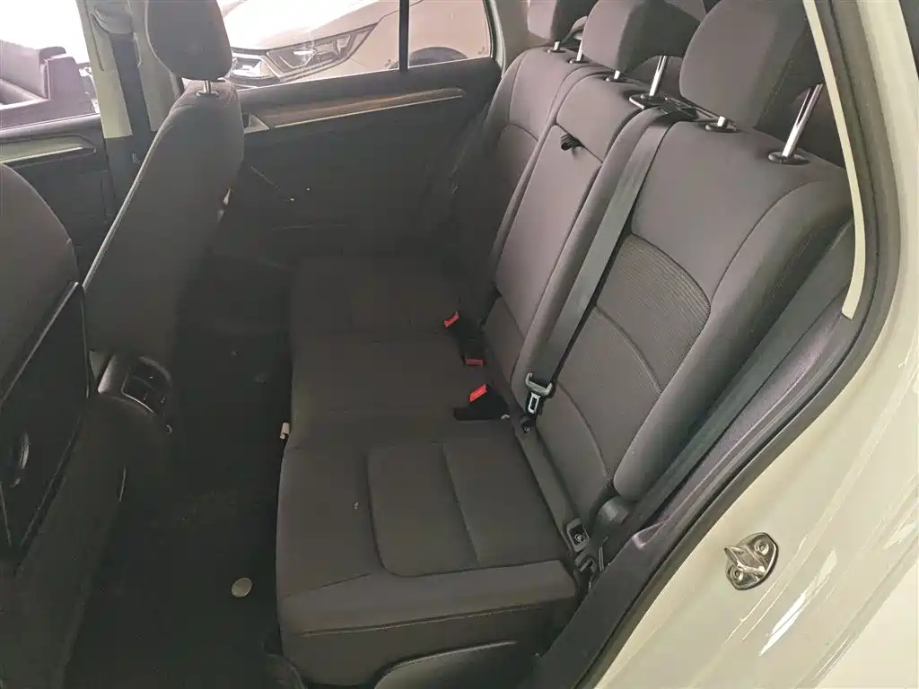 Volkswagen Golf Sportsvan 2016 230TSI Automatic Progressive фото 8
