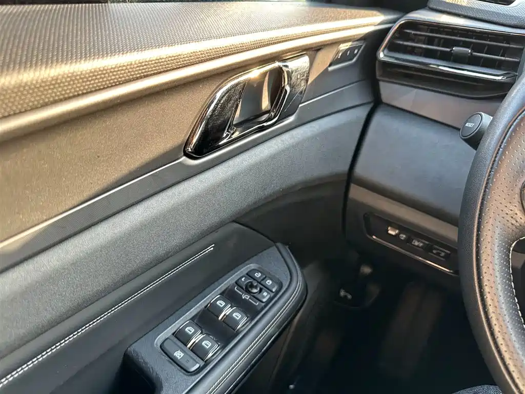 Lynk & Co 01 EM-P 2021 1.5TD PHEV Halo фото 22