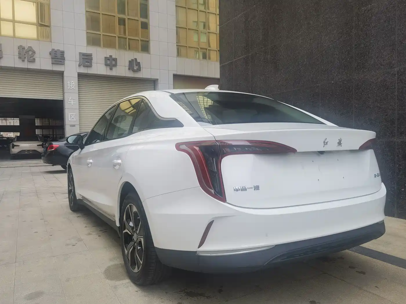 Hongqi E-QM5 2021 Ride-hailing Charging Basic Edition 4-seater фото 5