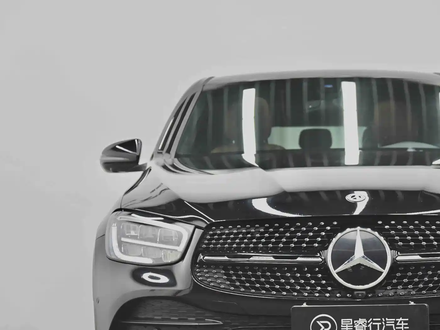 Mercedes-Benz GLC Coupe 2023 Model GLC 260 4MATIC Coupe SUV фото 3