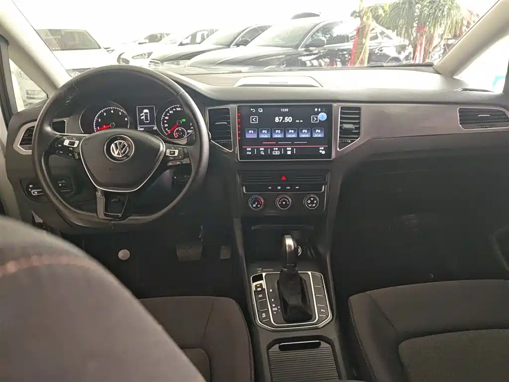 Volkswagen Golf Sportsvan 2016 230TSI Automatic Progressive фото 10