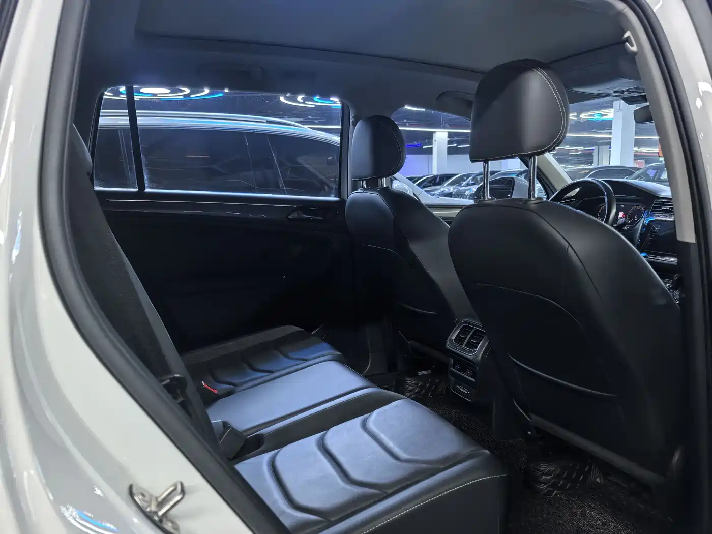 Volkswagen Tiguan L 2021 330TSI Automatic 2WD R-Line Premium фото 12